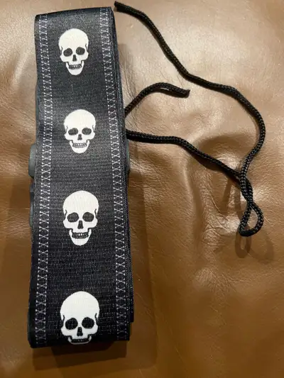 Skull and crossbones guitar strap, View more