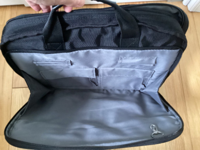 “SWISSGEAR” Black Laptop Bag dans Accessoires pour portables  à Ouest de l’Île - Image 4