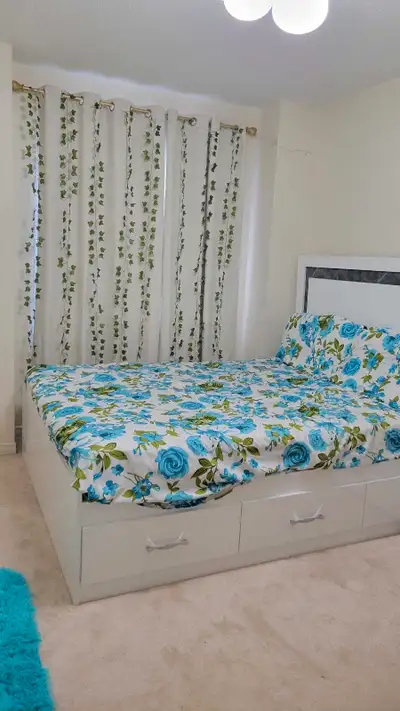House for rent in Ajax, near Amazon and H&M, room sharing, with all facilities. Please contact Hyder...