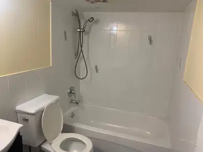 1 bedroom basement apartment at Bathurst and Steeles. Separate entrance. Full kitchen and bathroom....