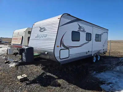 This trailer has not seen many hours/miles of use and everything is in like new condition. Includes...