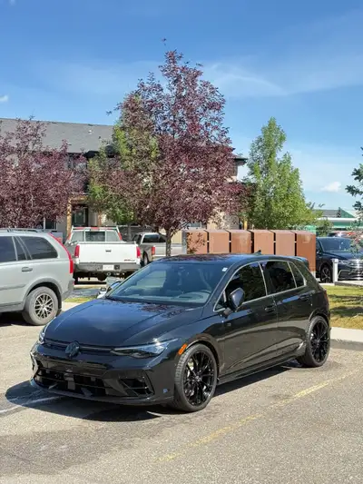 Garage kept low KM 2025 VW golf R Black Edition with Akrapovic optioned exhaust. The car has 11000km...