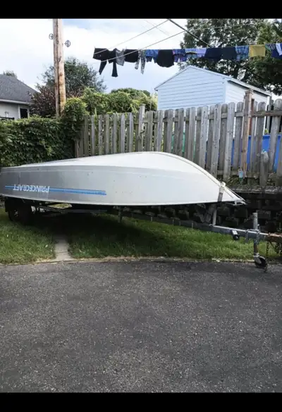 info sur demande avec moteur banc refait à neuf avec rembourrage pagaie veste sauvetage trailer domp...