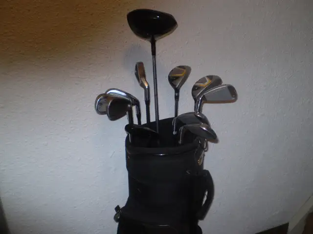 MEN's R/H OVERSIZED COMPLETE GOLF CLUB SET Including BAG in Golf in Thunder Bay - Image 4