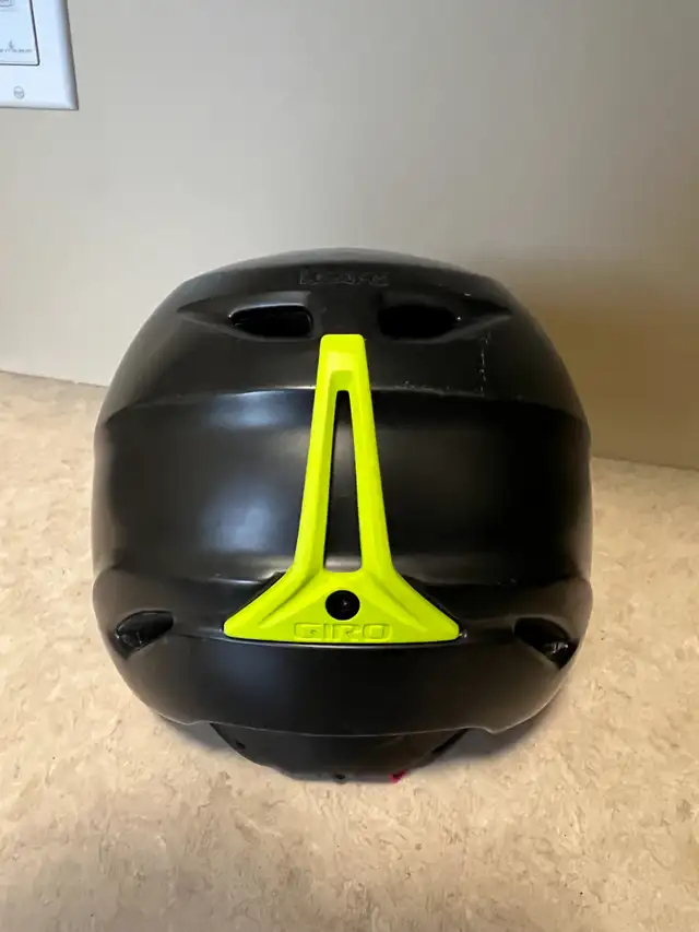 Childs Giro Ski Helmet in Ski in Vernon - Image 3