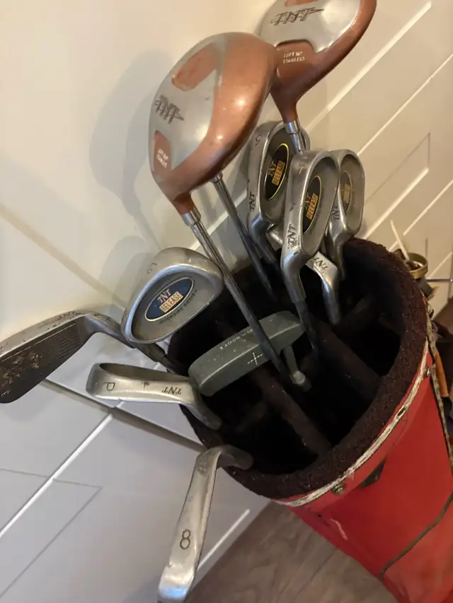 men’s left handed golf clubs and bag  in Golf in Guelph - Image 3