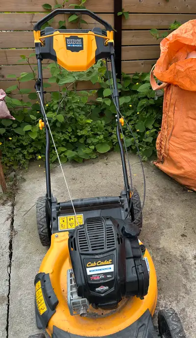Briggs & Stratton  725 EXi  premium drive Lawn mower, , View more
