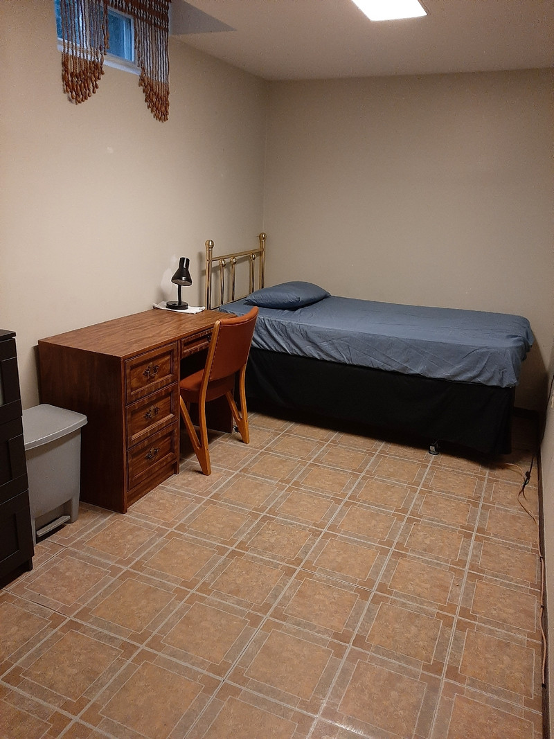 Large Immaculate furnished room for rent Bathurst and Steeles Room