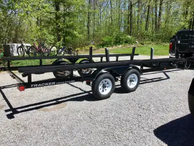 2009 TRAIL STAR TANDEM AXLE PONTOON TRAILER, GALVA-SHIELD FINISH, HOLDS 18-22’, FRONT BOARDING LADDE...