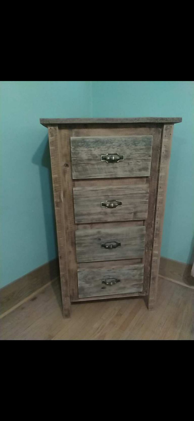 Rustic bedroom set made from reclaimed wood in Beds & Mattresses in City of Toronto - Image 4
