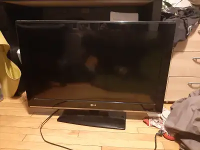 Selling Tv, barely used