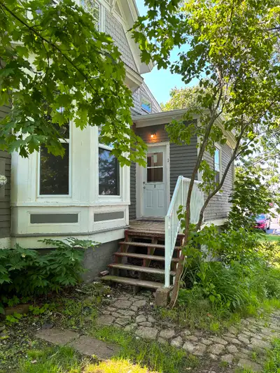DOWNTOWN WOLFVILLE (562 Main St) $1600 everything included. Super spacious 2 Bedroom apartment locat...