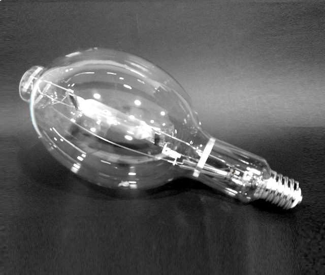 1000 Watt Metal Halide Light Bulb in Other Business & Industrial in Hamilton