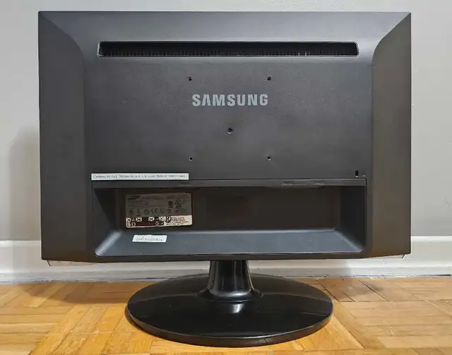Samsung SyncMaster 2253LW Monitor (21.6") in Monitors in Oshawa / Durham Region - Image 3