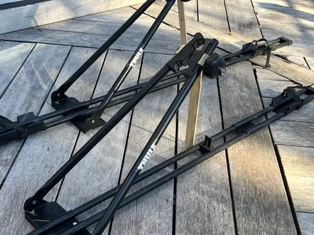 THULE ROOFTOP BIKE RACKS (WHEEL MOUNT) IN EXCELLENT CONDITION in Road in Oakville / Halton Region - Image 2