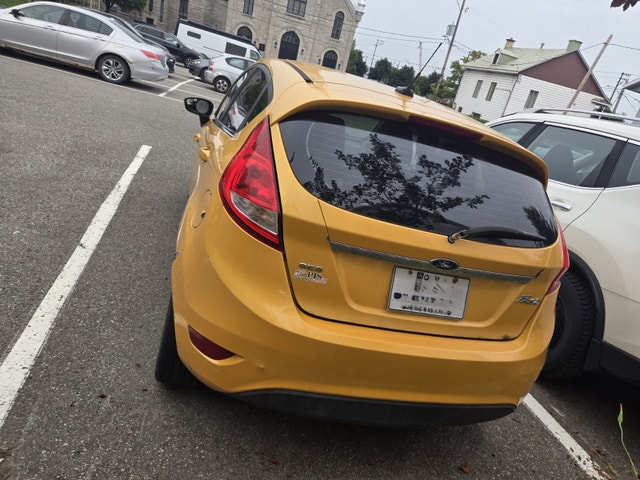 Ford Fiesta 2011, 1200$ - ** Pour amateurs de mécanique ** — photo 2