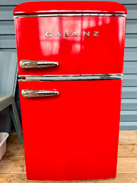 Galanz Retro Compact 3.1 Cu FT Refrigerator - RED