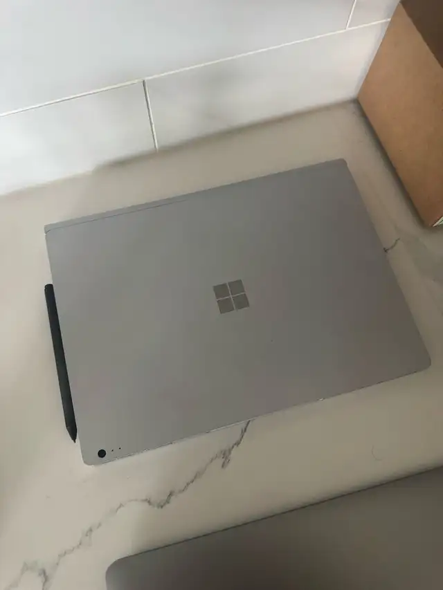 Microsoft SurfaceBook 2477741565807831042
