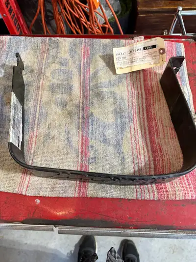 GM fuel tank strap part # 23126454 for 1999-2019 trucks. Brand new.