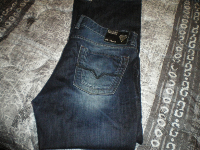 Pantalon femme Guess neuve dans Femmes - Pantalons et shorts  à Drummondville - Image 2