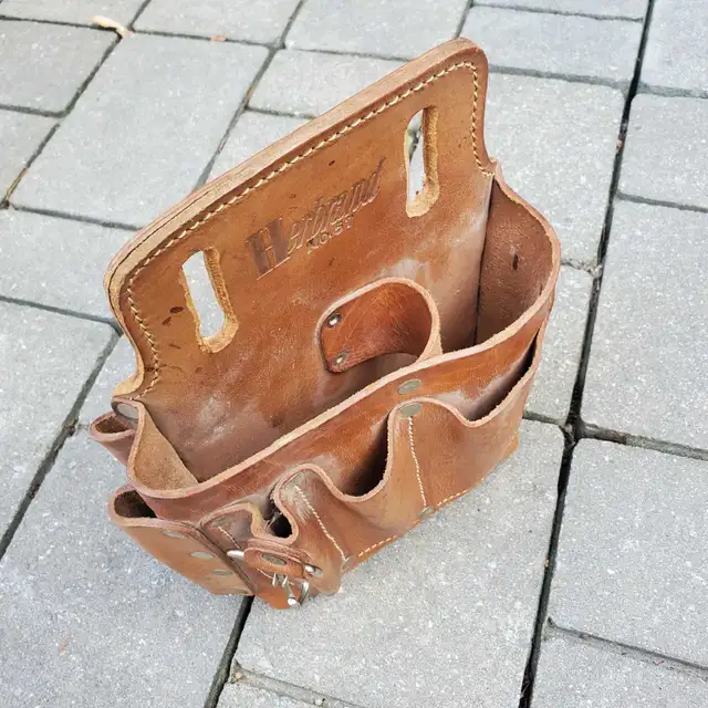Leather Electricians Tool Pouch  in Tool Storage & Benches in Barrie - Image 5