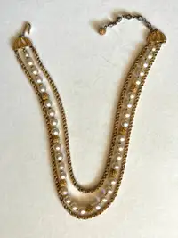 Vintage Trifari Necklace f. Faux Pearls