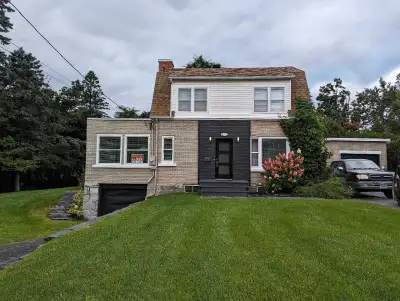 Maison à louer à Fleurimont, près de tout les services, fraîchement peinturé très propre possédant d...