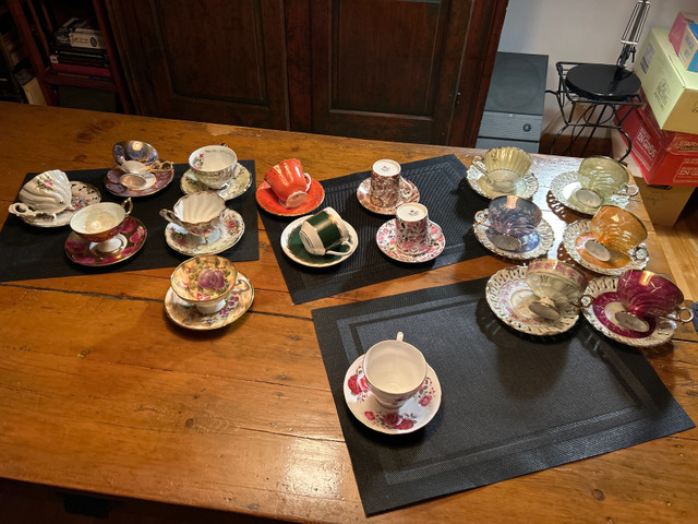 Tea set - tasses et soucoupes dans Vaisselle et articles de cuisine  à Ville de Montréal
