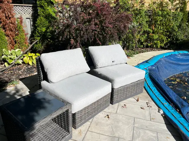 Beautiful outdoor wicker chairs with cushions!! And side table in Patio & Garden Furniture in Markham / York Region - Image 5