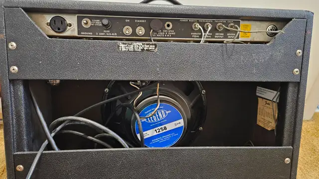 Vintage Fender Deluxe Reverb in Amps & Pedals in City of Toronto - Image 5