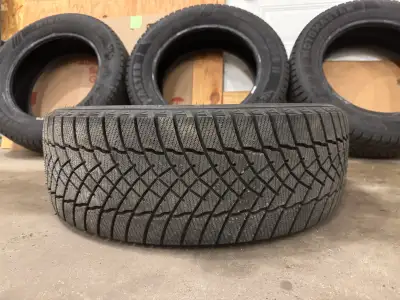 I got for sale a set of Motomaster Winter Edge tires with still lots of tread life. Selling 320$. Le...