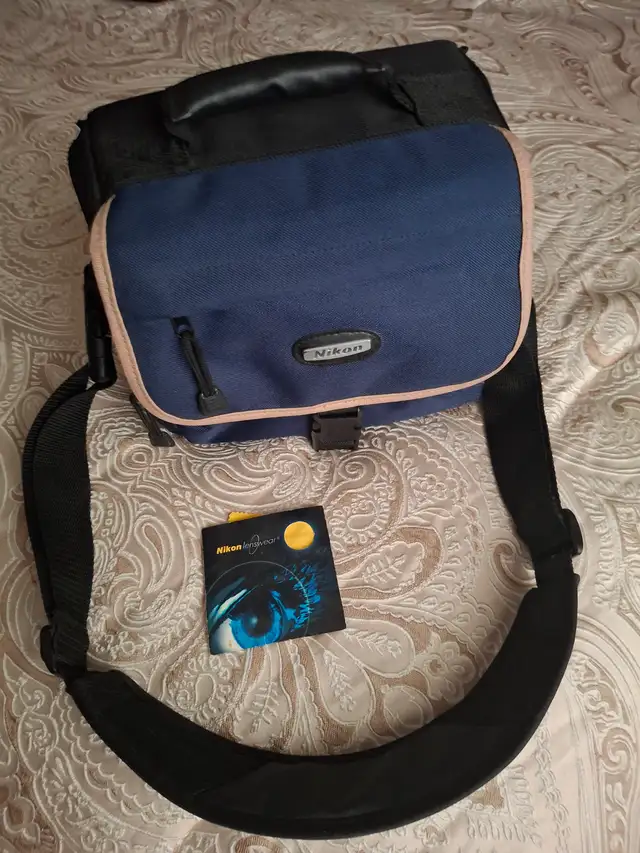 Camera Bag - Nikon Navy Blue in Cameras & Camcorders in City of Toronto - Image 2