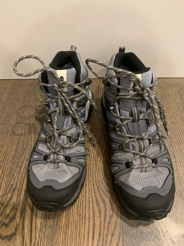 Woman’s Salomon X Ultra Gore-Tex Boots - Size 8 in Women's - Shoes in Ottawa - Image 3