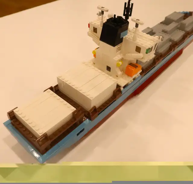 Lego 10155 - Maersk Line Container Ship in Toys & Games in Gatineau - Image 5