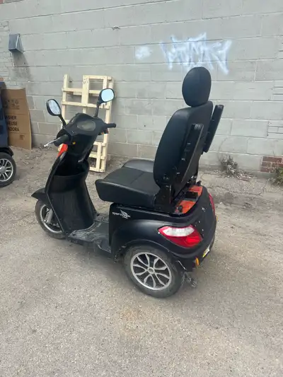 2023 Pride Raptor Mobility Scooter. Good working order, come with basket, 850 km,