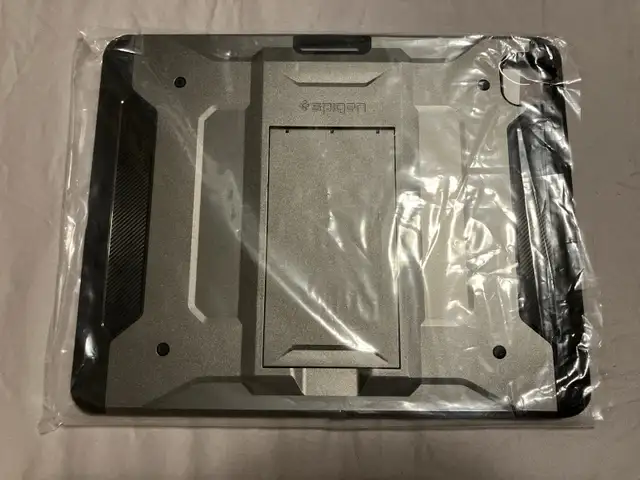 Spigen Tough Armour  iPad Pro 12.9” Case + Screen protector New in Other in Kingston - Image 4
