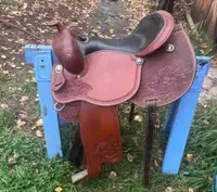 Country Western pleasure saddle