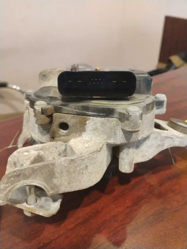 2018 Ford F150 Front Windsheild Wiper Motor in Other Parts & Accessories in City of Toronto - Image 4
