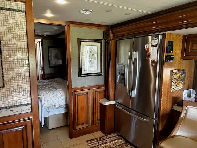 2013 45' Tiffin Zephyr for sale in RVs & Motorhomes in Grande Prairie - Image 11