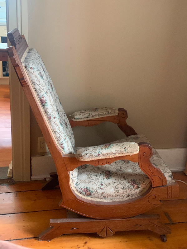Antique Victorian Eastlake Style Platform Rocker and Footstool in Chairs & Recliners in Annapolis Valley - Image 2