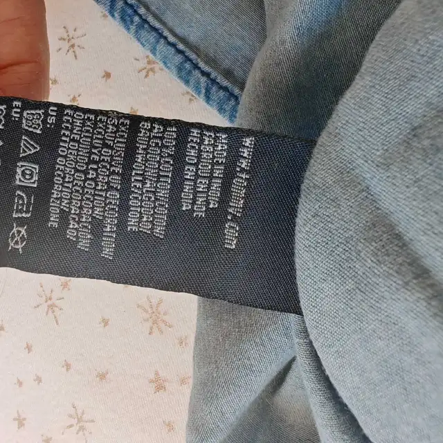 Tommy Hilfiger summer Denim Shirt in Kids & Youth in City of Toronto - Image 4