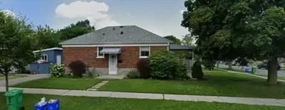 3 bedroom + 1 washroom detached house main floor for rent