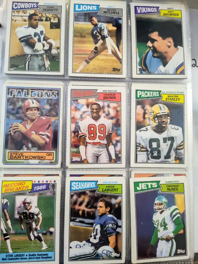 1970's & 1980's Topps NFL football cards- over 145 cards lot #2 in Arts & Collectibles in Hamilton - Image 5