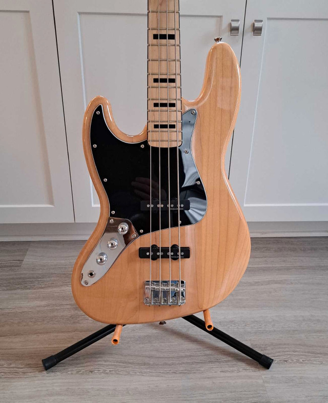 Squier Vintage Modified '70s Jazz Bass - 2012 - Left Handed in Guitars in Annapolis Valley