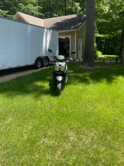 Yamaha Bws 2016 Deuxième propriétaire 5400km Comme un neuf Pneus et freins neufs Couleur très rare e...