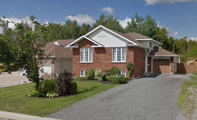 This is a single house with 3+1 bedrooms and 2 full pieces bathrooms for rent in Agincourt Ave in Ne...