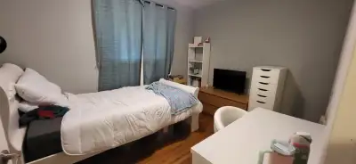 All inclusive bedroom in female only home near Algonquin/Carleto