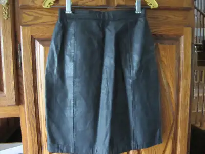 jupe cuir noire gr.7, View more