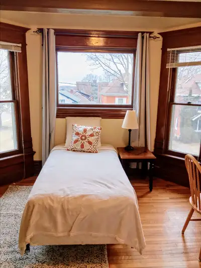 Good Sized Room For Rent in Woodstock