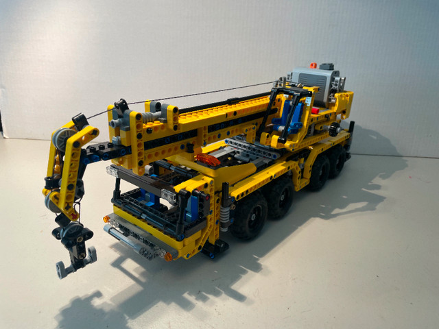 Lego Technic 8053 Mobile Crane in Toys & Games in City of Montréal - Image 4